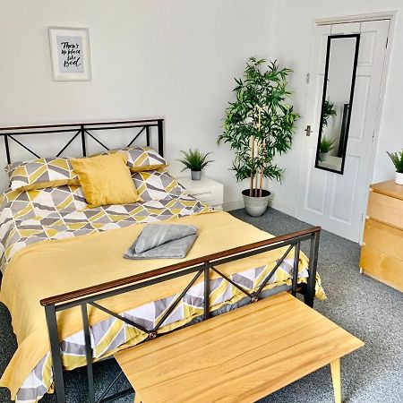 Contemporary 2 Bedroom Victorian Town House - Sleeps Up To 6 Kimberley  Екстер'єр фото