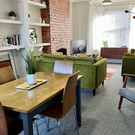 Contemporary 2 Bedroom Victorian Town House - Sleeps Up To 6 Kimberley  Екстер'єр фото