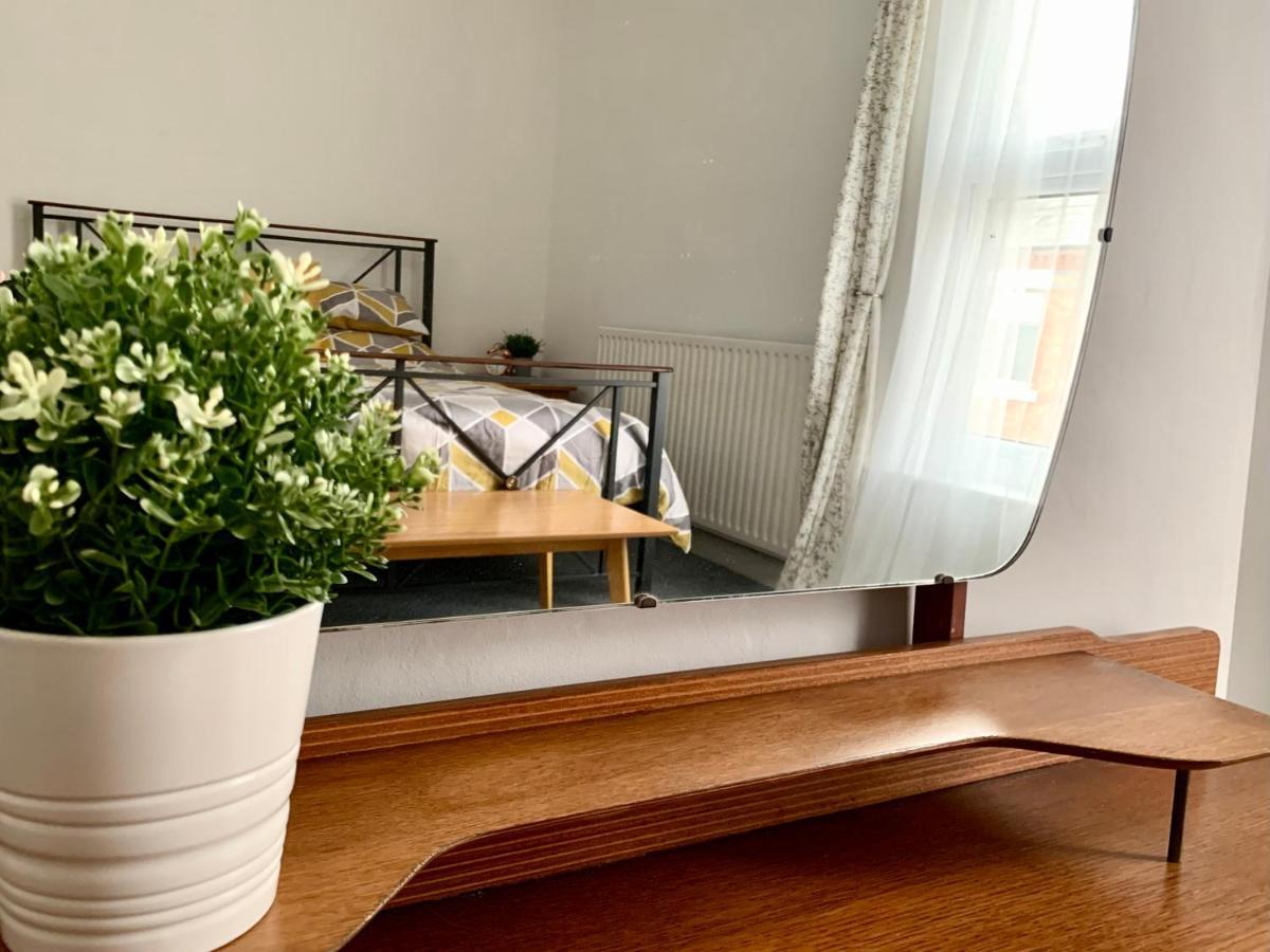 Contemporary 2 Bedroom Victorian Town House - Sleeps Up To 6 Kimberley  Екстер'єр фото