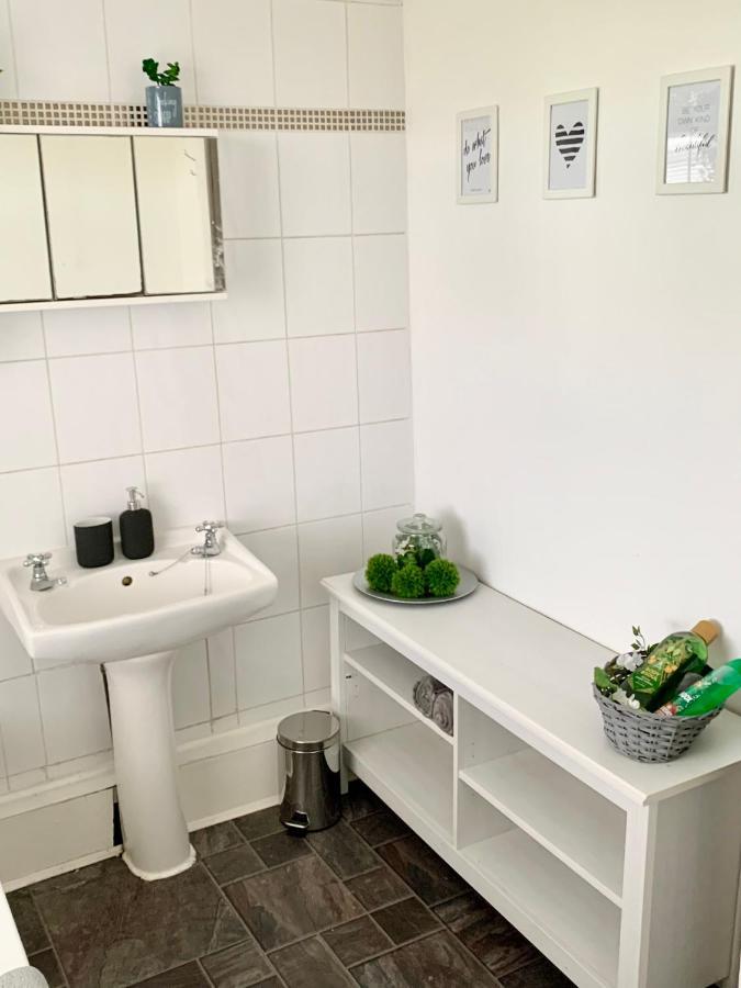 Contemporary 2 Bedroom Victorian Town House - Sleeps Up To 6 Kimberley  Екстер'єр фото