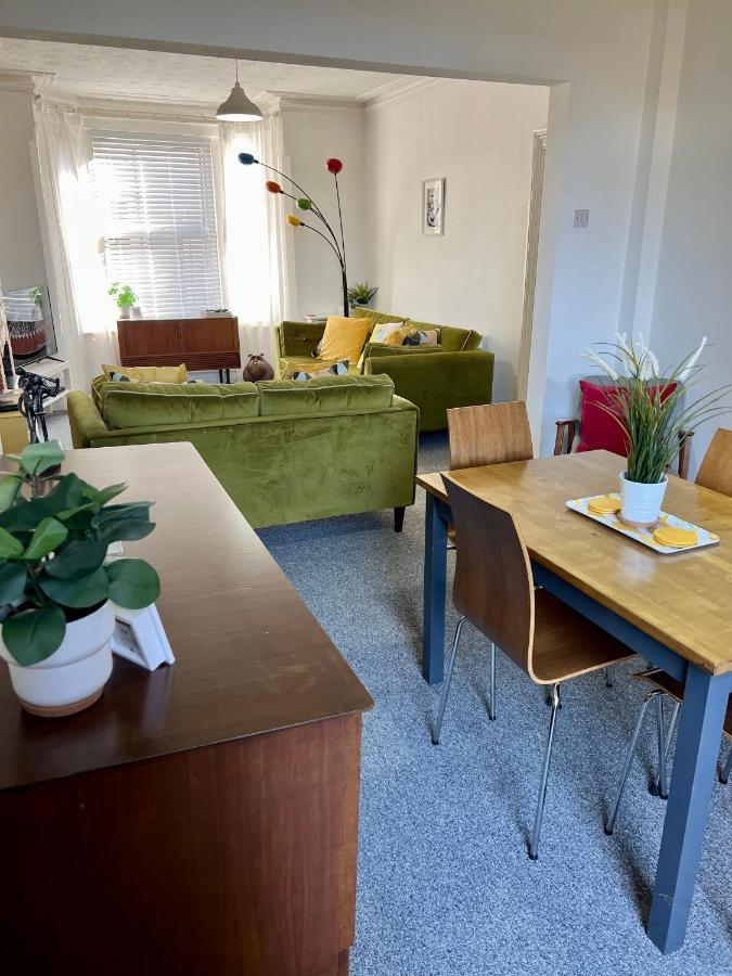 Contemporary 2 Bedroom Victorian Town House - Sleeps Up To 6 Kimberley  Екстер'єр фото