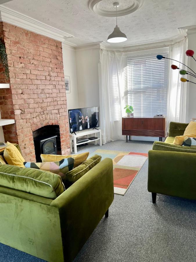 Contemporary 2 Bedroom Victorian Town House - Sleeps Up To 6 Kimberley  Екстер'єр фото